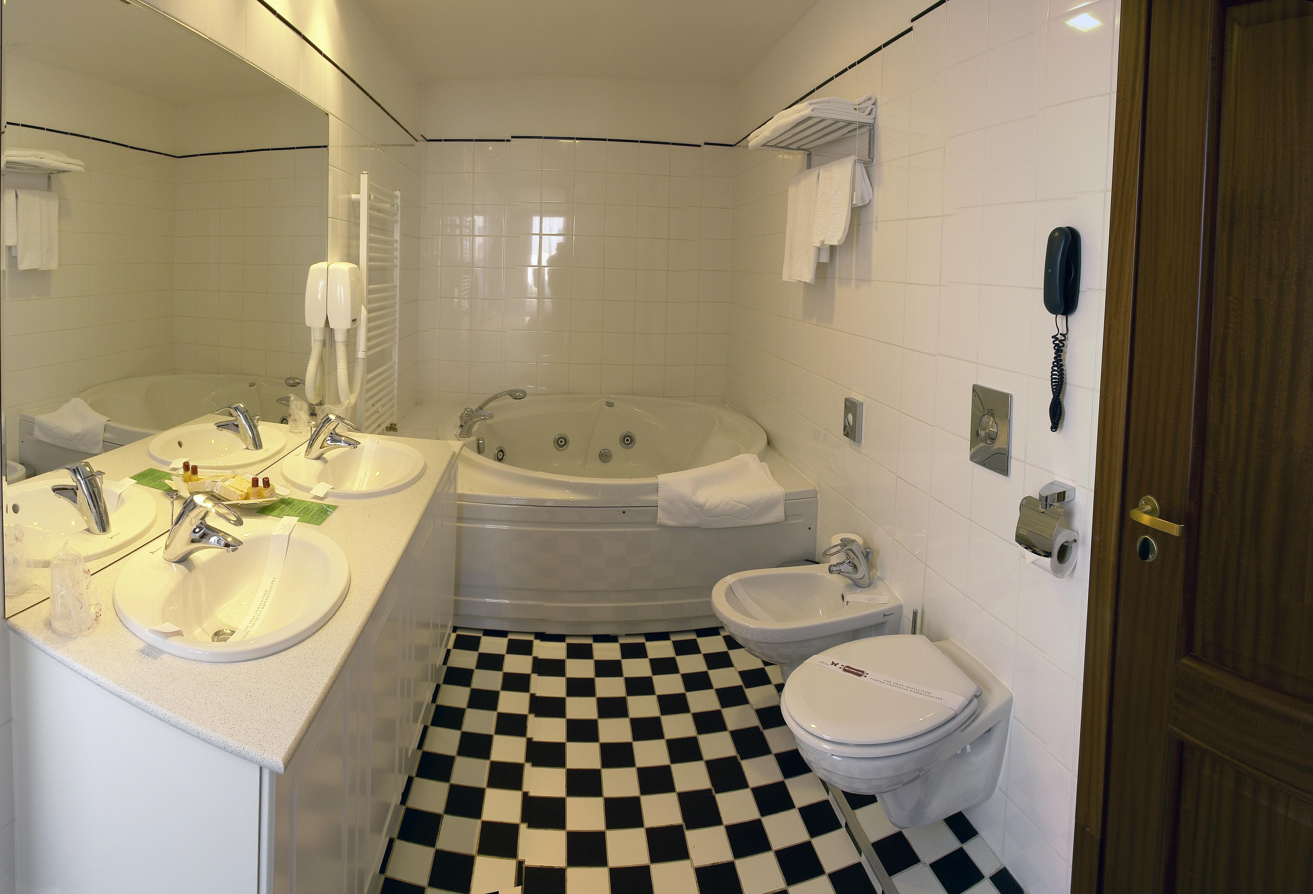 Savoy Hotel 4*