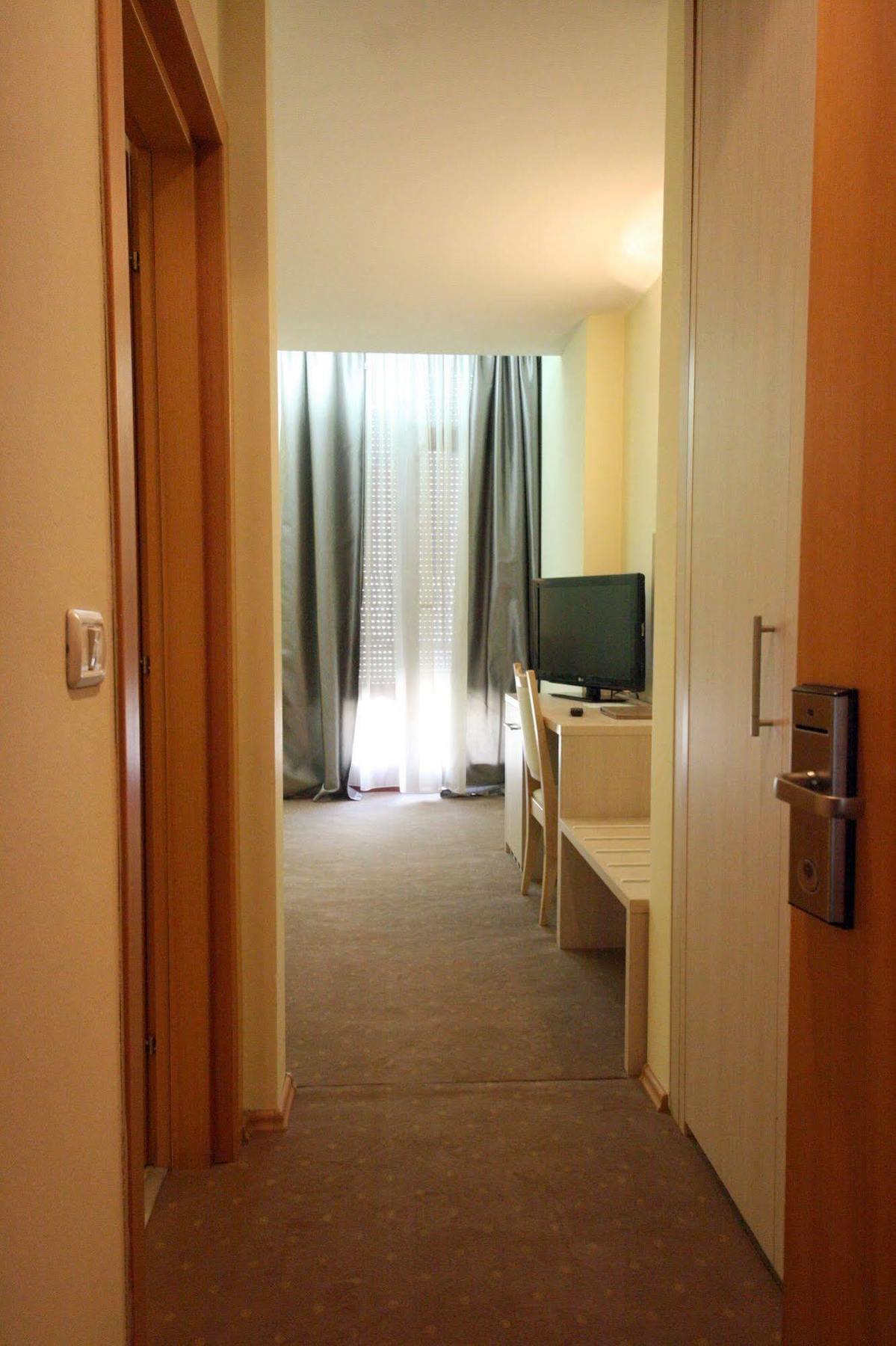 Savoy 4*