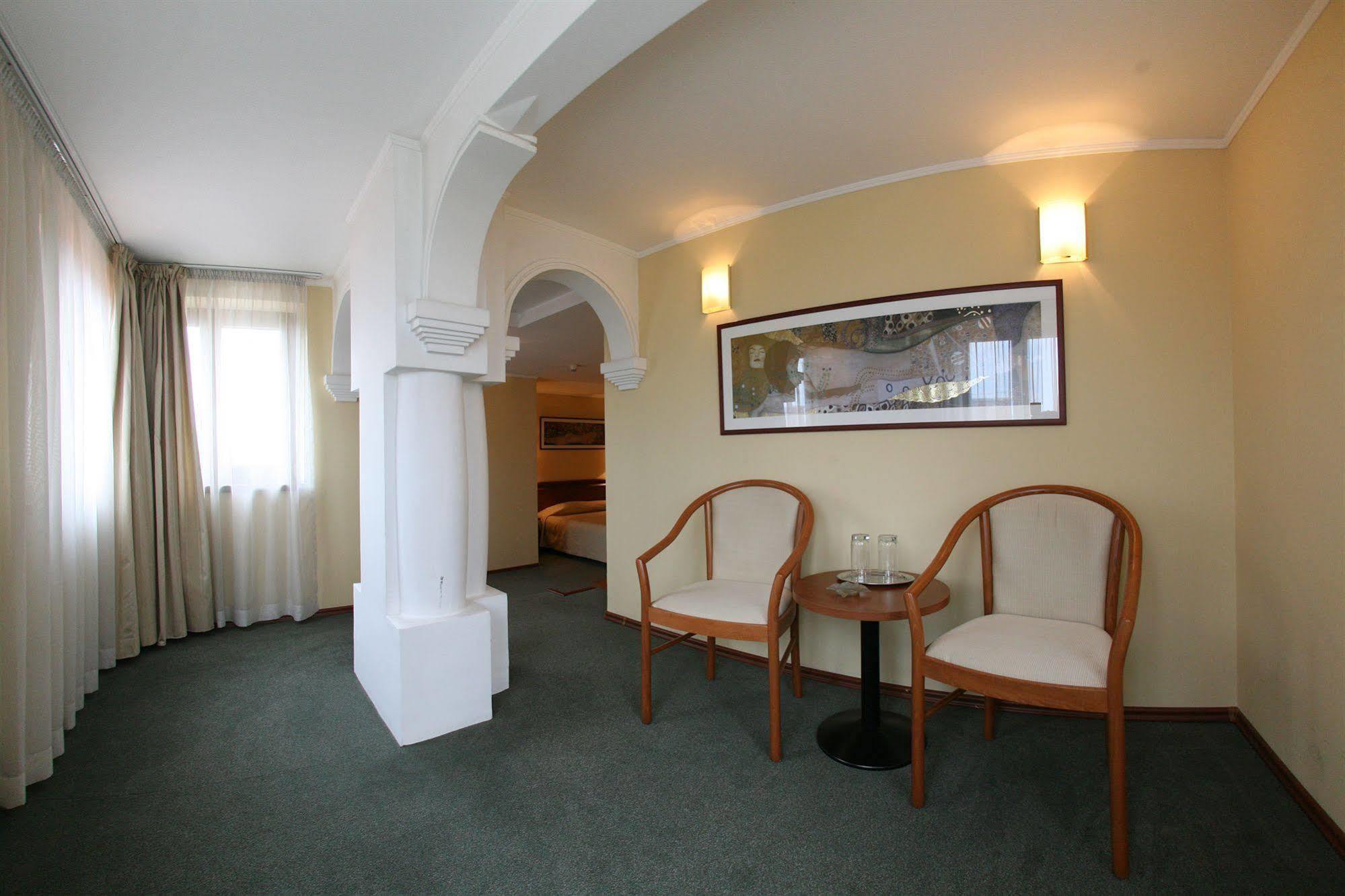 Savoy 4*